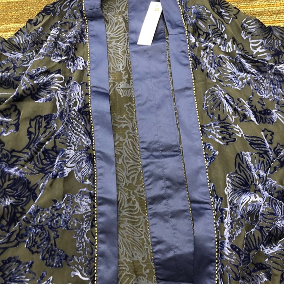 Blue Velvet Shawl - Picture 10 of 10